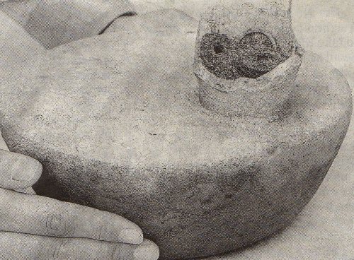A sueki pottery artefact found in the ruins of the Fujiwara-no-miya palace
