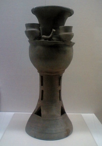 Funerary jar with zoomorphic sculptures